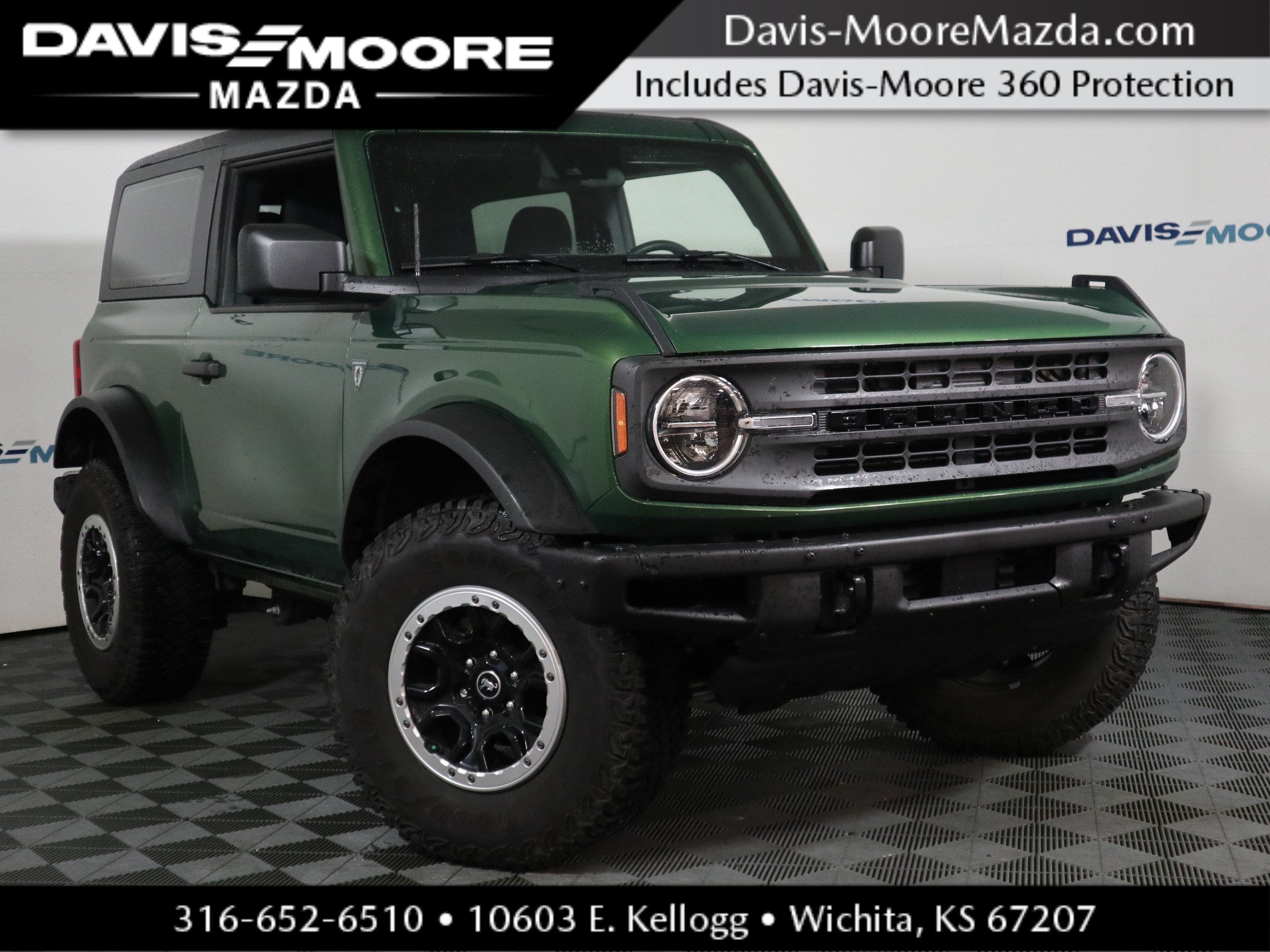 2023 Ford Bronco Base in Eruption Green Metallic — front three-quarter view