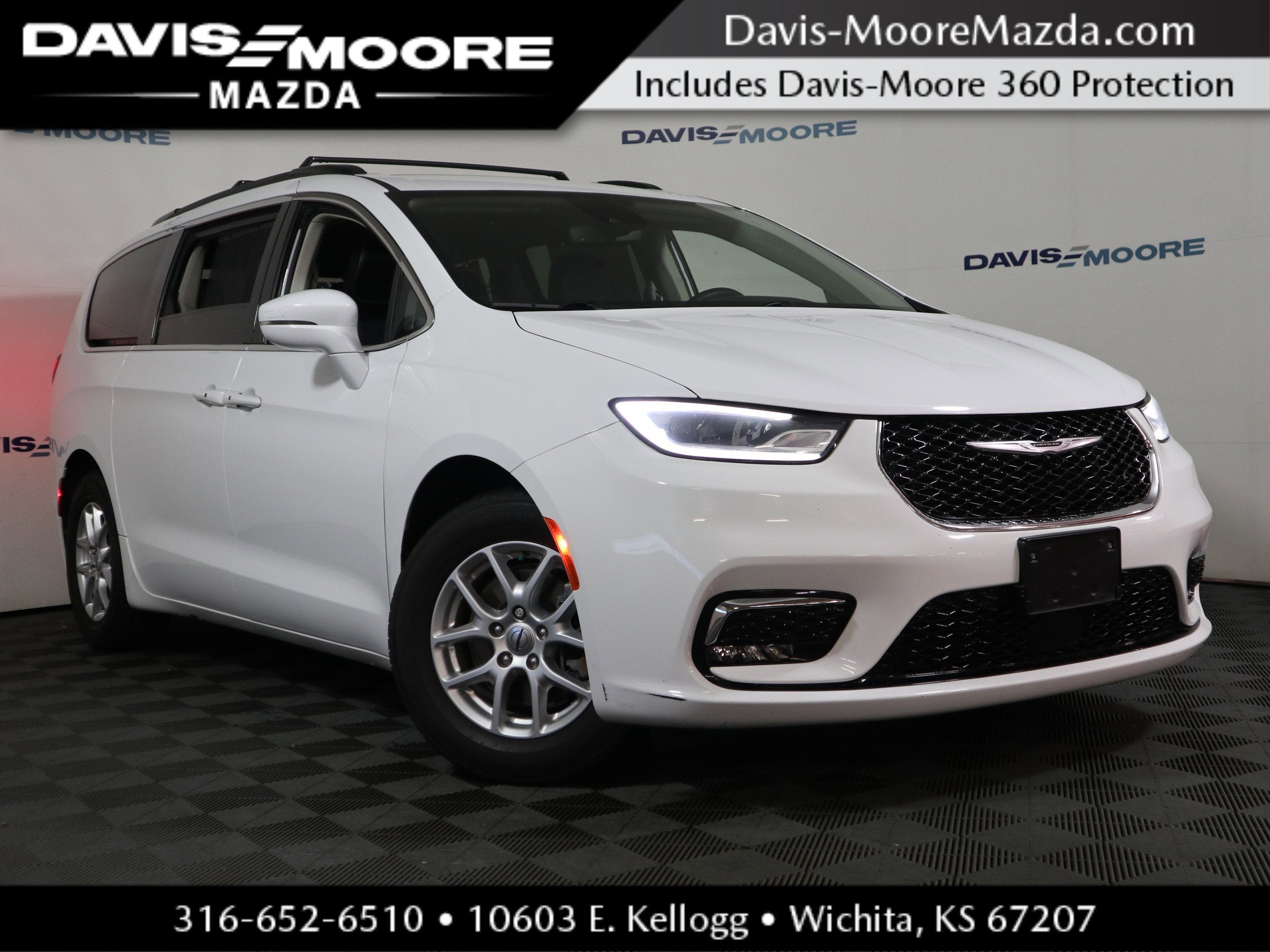 2022 Chrysler Pacifica Touring L in Bright White Clearcoat — front three-quarter view
