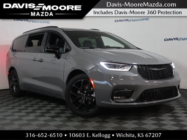 2025 Chrysler Pacifica Limited in Ceramic Gray Clearcoat — front three-quarter view