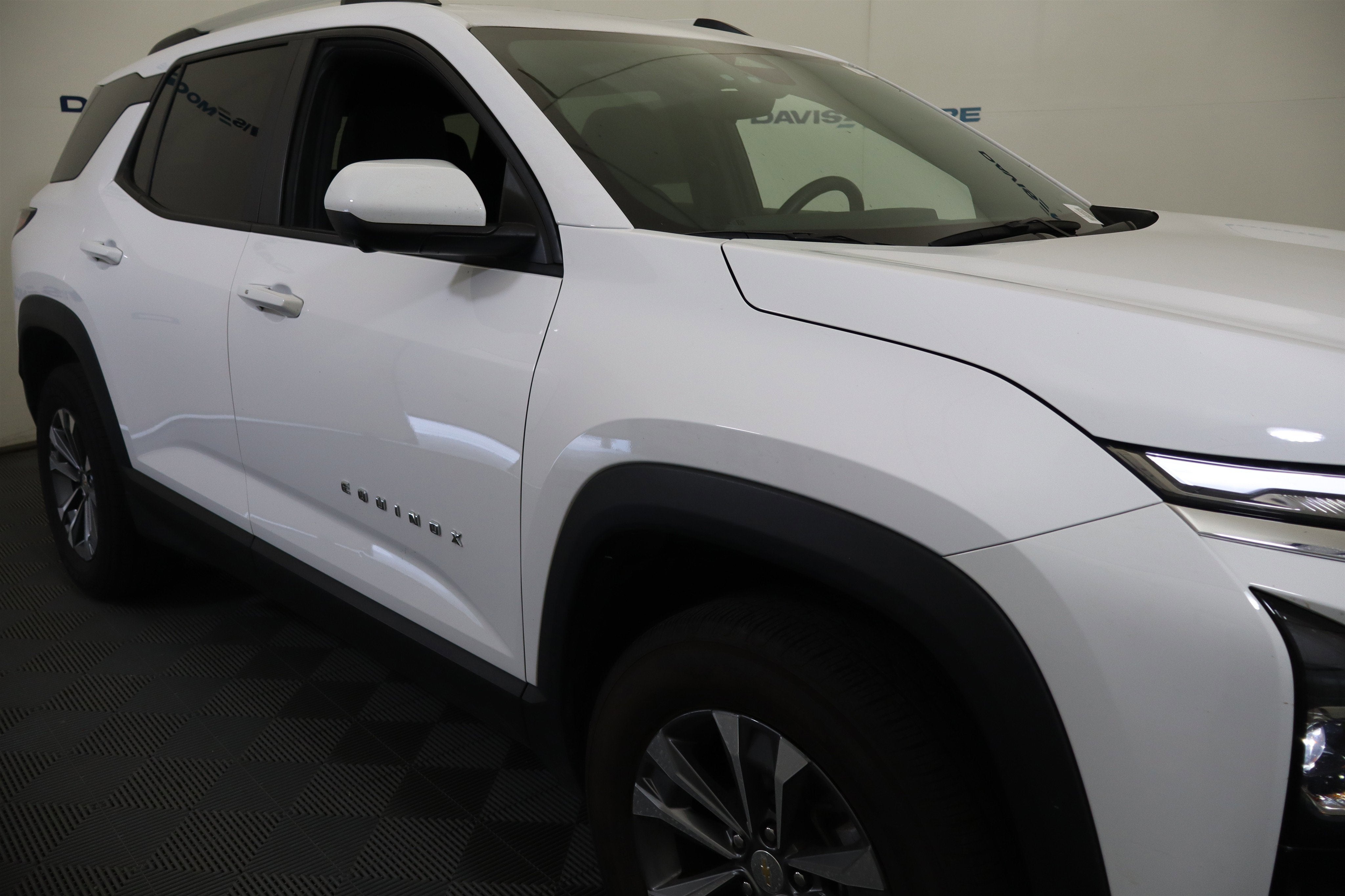 2025 Chevrolet Equinox — detail view