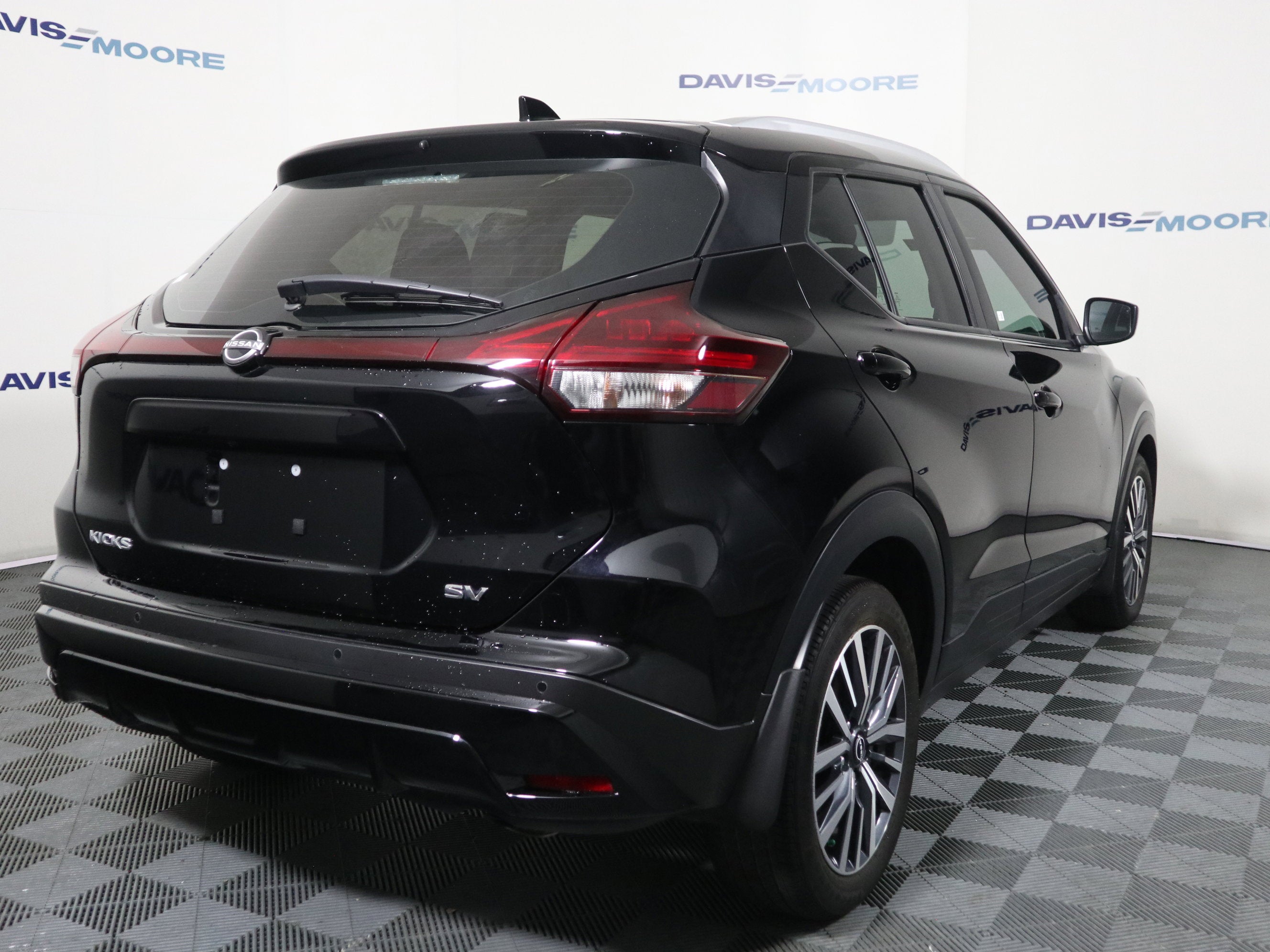 2023 Nissan Kicks — detail view