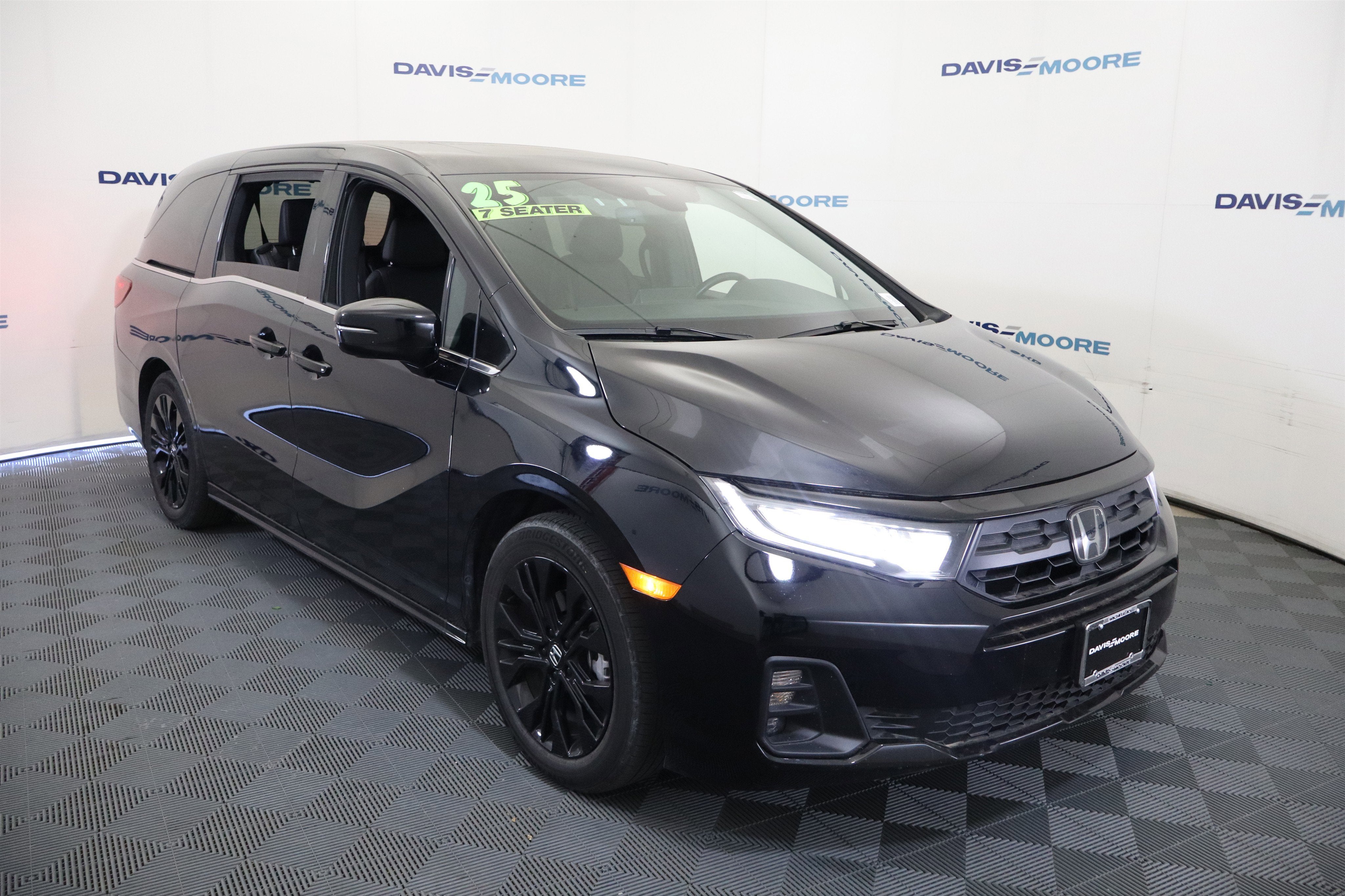 2025 Honda Odyssey — rear three-quarter view