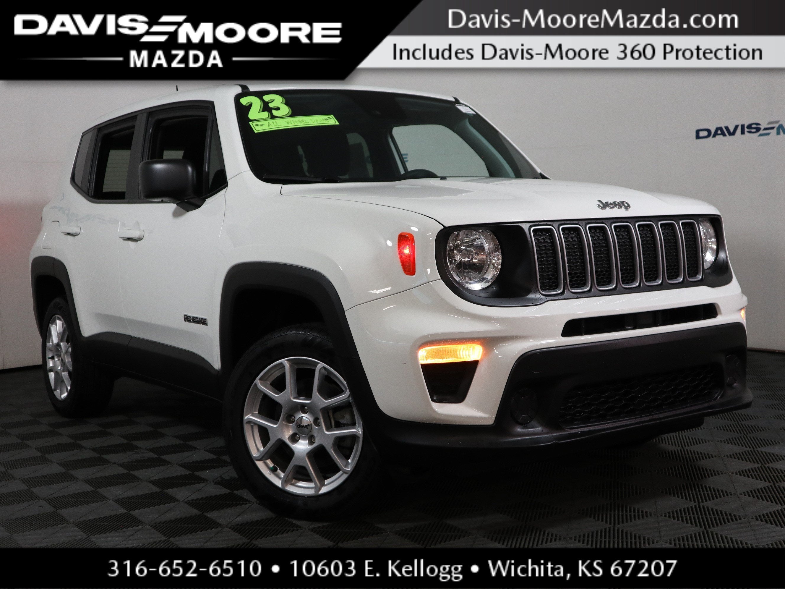 2023 Jeep Renegade Latitude in Alpine White Clearcoat — front three-quarter view